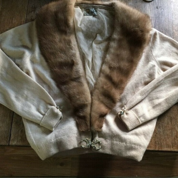 100% Cashmere Sweater with Detachable Fur Collar - Picture 1 of 8